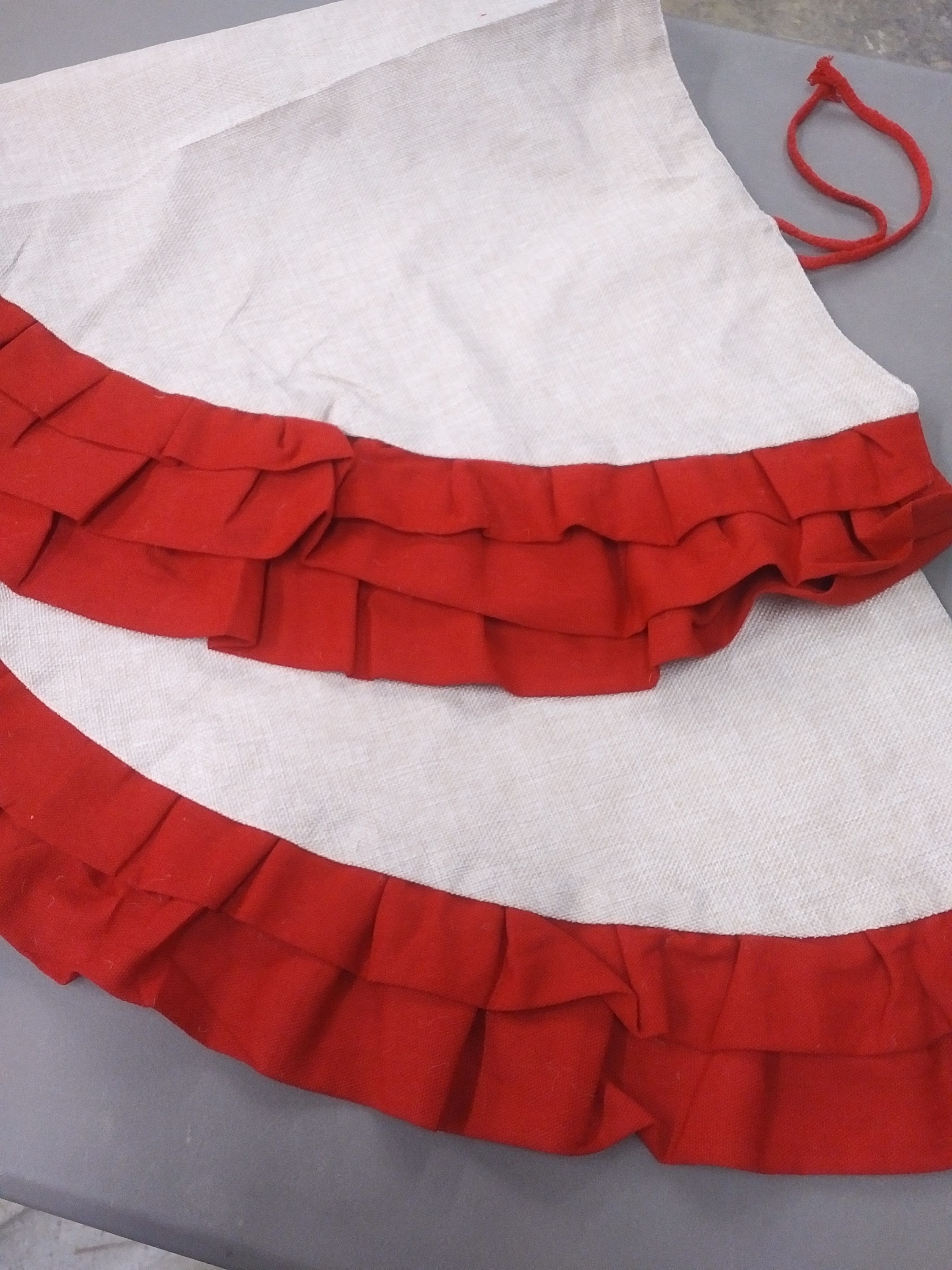 Burlap with Red Ruffle Tree Skirt-Design Blanks